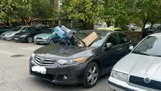 Шофьор паркира пред блок в София и ето какво го застигна Снимка