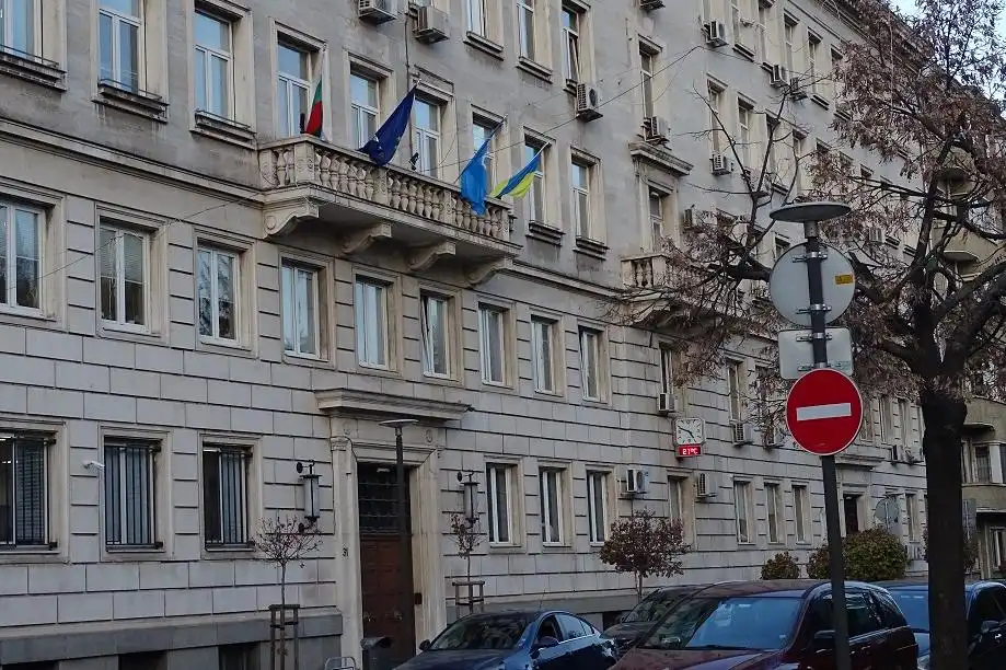 Раздават ли се бонуси на общински съветник в София да подкрепи монопол във външната реклама в София?