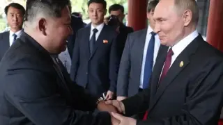 "Нашата дружба ще бъде вечна": Ким Чен Ун поздрави Путин за рождения му ден