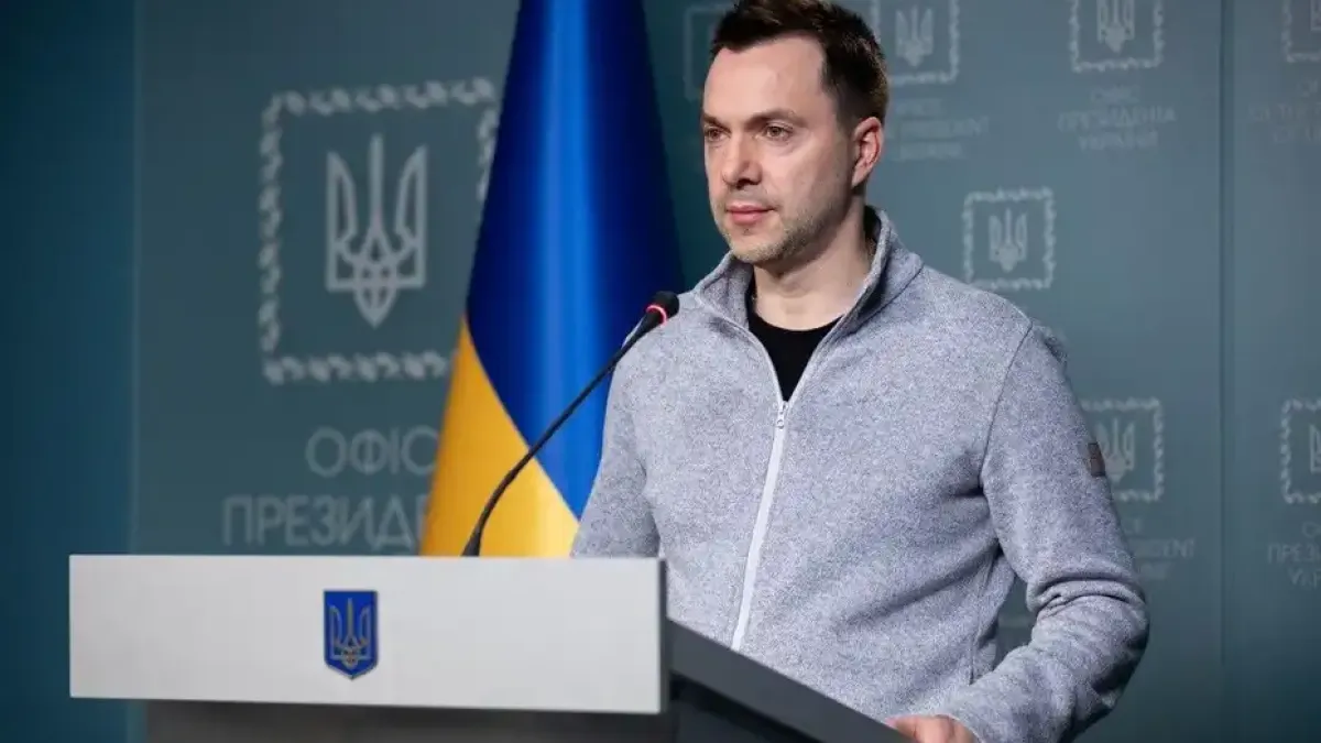 Ако Арестович стане президент, Украйна се отказва от 4 области и кани Путин на молебен
