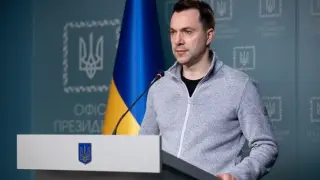 Ако Арестович стане президент, Украйна се отказва от 4 области и кани Путин на молебен