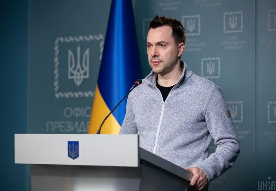 Ако Арестович стане президент, Украйна се отказва от 4 области и кани Путин на молебен