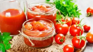 Трикът на баба за най-вкусните и хрупкави мариновани домати с чесън