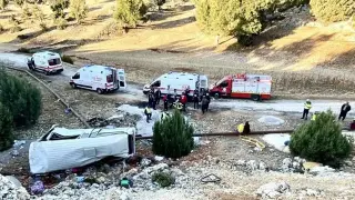 Трагедия: 4 жертви и 14 ранени при катастрофа на микробус с работници Видео 18+