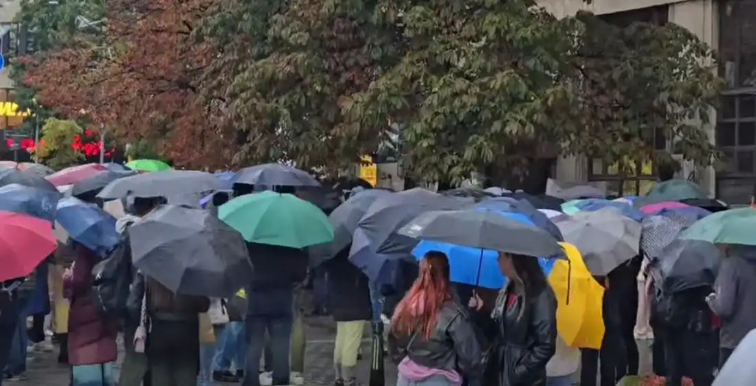 Протестът на младите лекари блокира Орлов мост в София