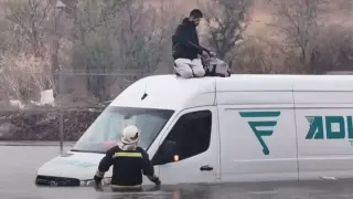Спасиха бедстващ от водната стихия в Русе, но като се разбра кой е - веднага извикаха полиция Видео
