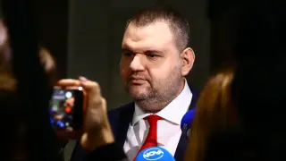 Пеевски: ПП-ДБ правят само бели, а татко им Бойко ги спасява