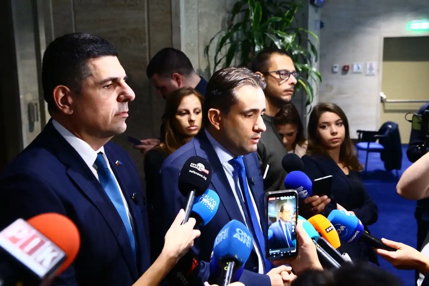 Топ режисьор за абсурдното искане на Мирчев и ДБ: Преписват доносите на бащите си