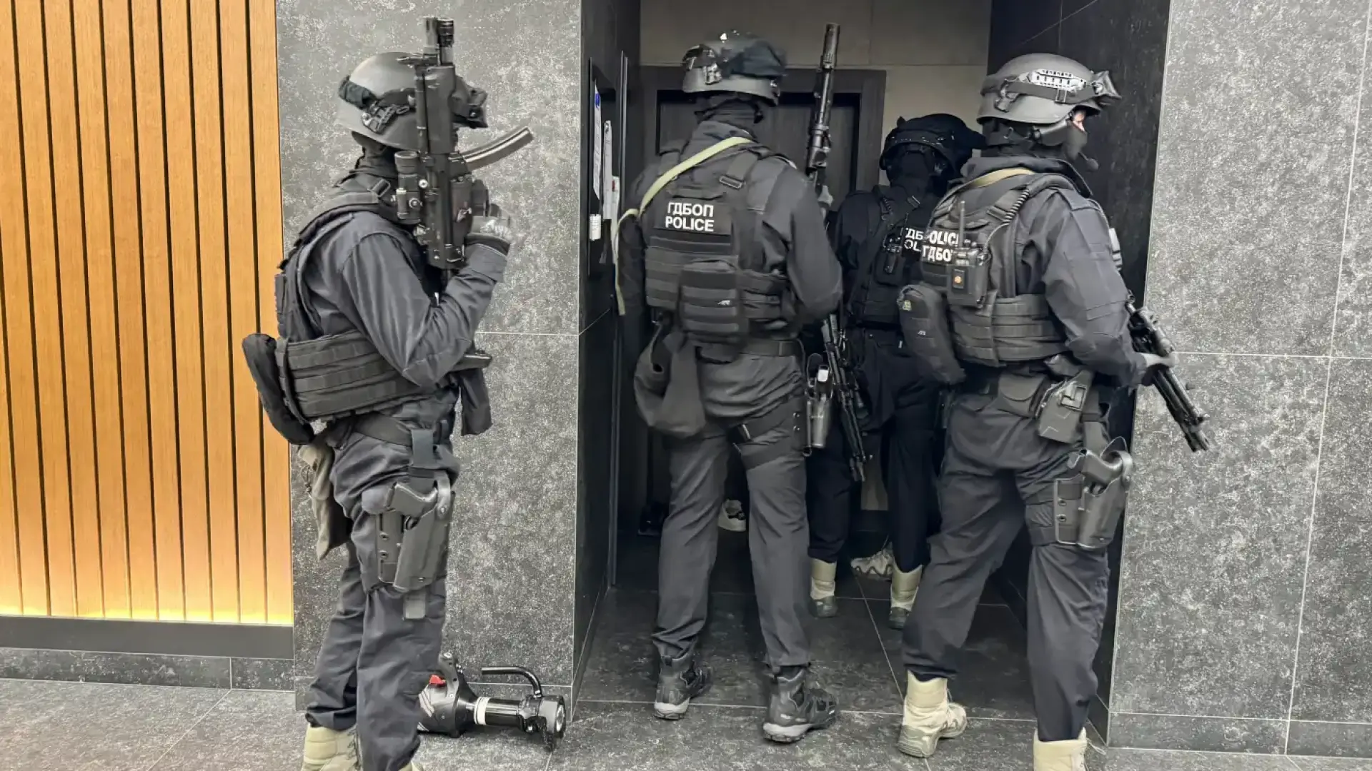 ГДБОП с мощен удар, има куп задържани Снимки