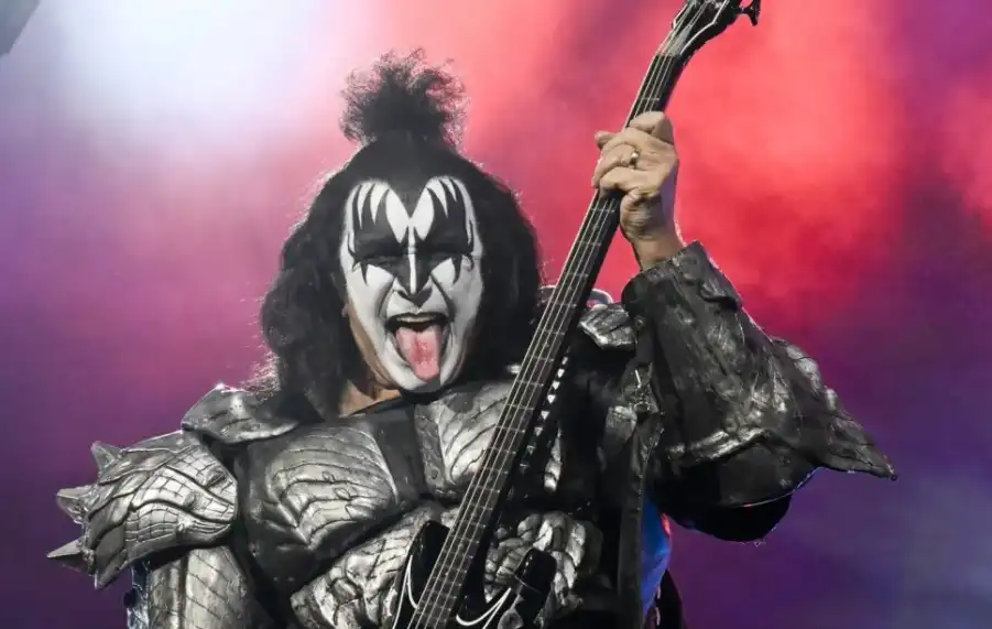 Джийн Симънс от KISS пострада при катастрофа