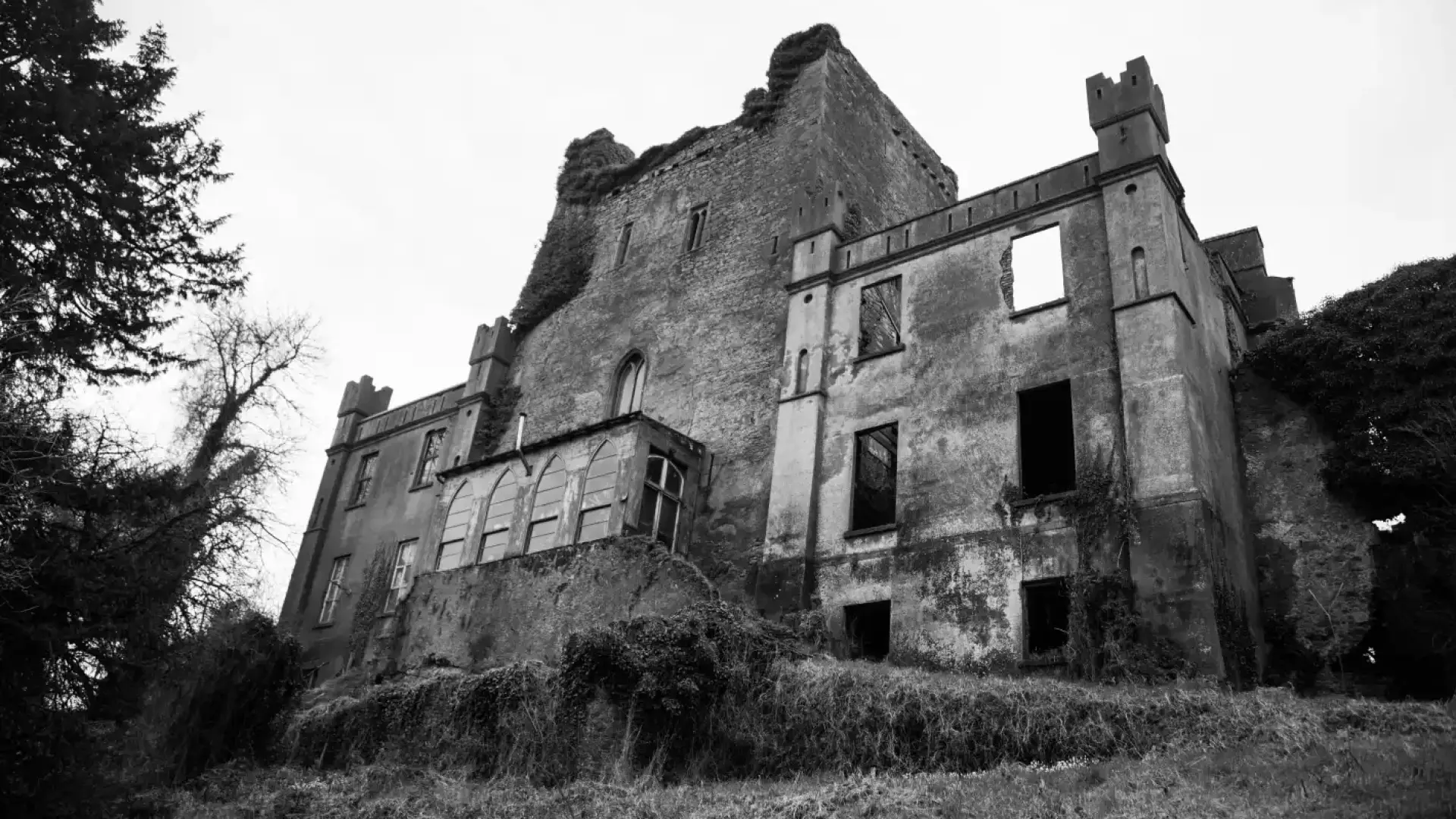 Искате адреналин? В тези 5 призрачни замъка ще ви настръхнат косите Снимки