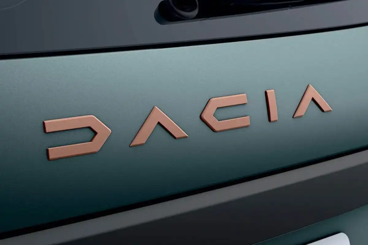 Снимки показаха как изглежда новата Dacia Logan 2026