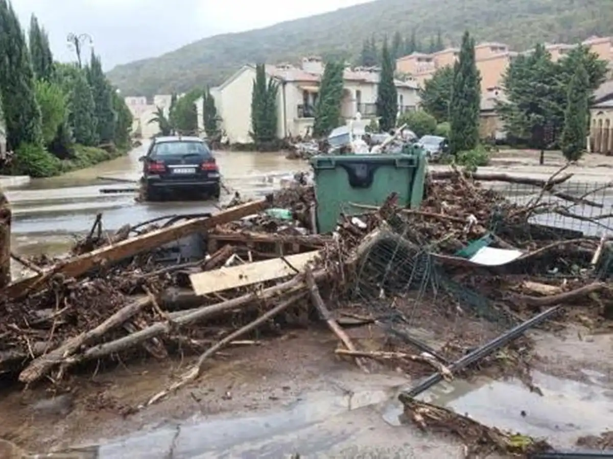 След потопа: Ще паднат ли още цените на имотите по морето