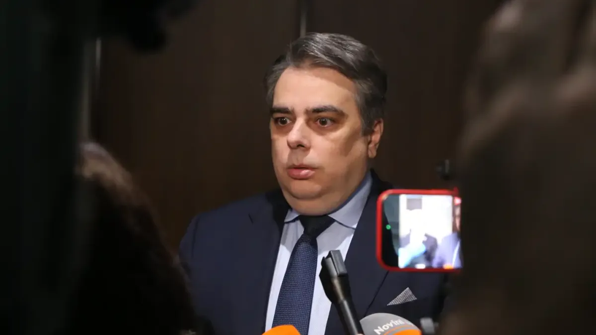 Асен Василев: Питайте текущия кабинет къде им е планът за Лукойл