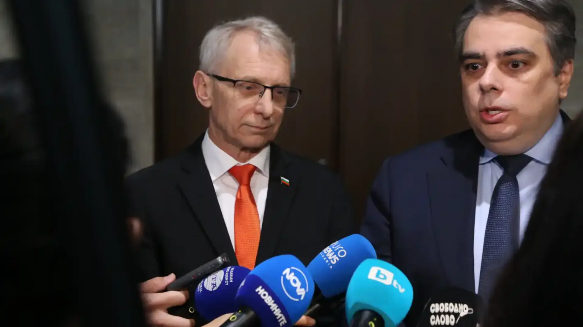 Внезапен здравословен проблем застигна Асен Василев, Денков го спасява