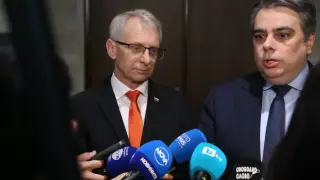 Внезапен здравословен проблем застигна Асен Василев, Денков го спасява