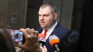 Пеевски: Всичко е в ръцете на Борисов! Ние сме готови да поемем отговорност в името на хората. Ако има воинска доблест, Румен да подаде оставка още днес