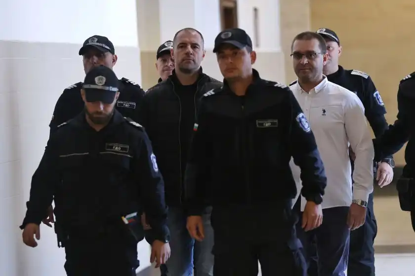 Домашен арест за двамата общински съветници от Варна