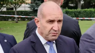 Румен Радев с коментар за "Лукойл", захапа здраво Спецов