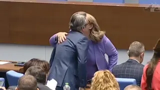 Депутат от ГЕРБ обра женското внимание в парламента Снимки