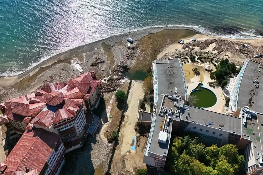 Дрон показа апокалиптични снимки след водната стихия на морето