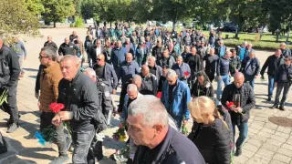 С оркестър и медал за храброст изпратиха загиналия при наводненията граничен полицай Видео