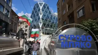 Фермери блокираха София, заградиха еврокомисар Снимки