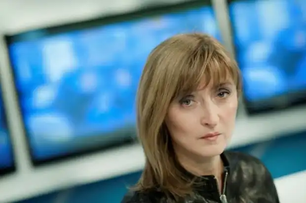 Журналистка хвана министър да гуляе с манекенки, докато България оплаква убийството на трима полицаи в "Люлин"