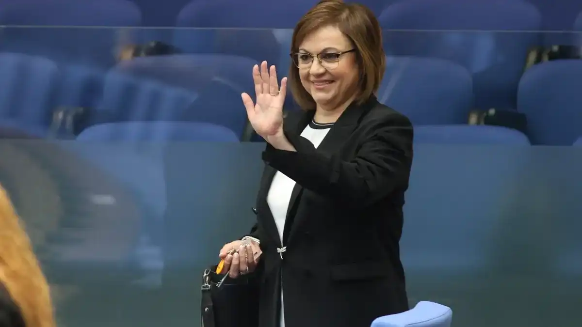 Нинова: Слави, на кой бряг си сега?