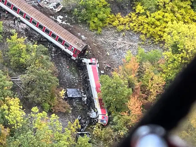 Влаков кошмар в Словакия: челна катастрофа с над 100 пострадали Снимки