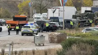 Извънредно в БЛИЦ! Меле с военен конвой и Jaguar в София, зрелищни снимки