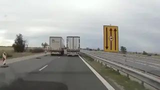 Скандално! Турски тир гази забрана на "Тракия", събаря заграждения Видео