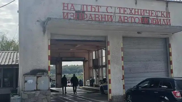 Мащабна акция в КАТ-Хасково, има задържани, сред тях и жена