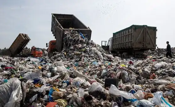 Извънредно в БЛИЦ! Камион прегази мъж на сметище край София