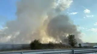 Само в БЛИЦ! Гъсти облаци дим край столичното Околовръстно, вият сирени