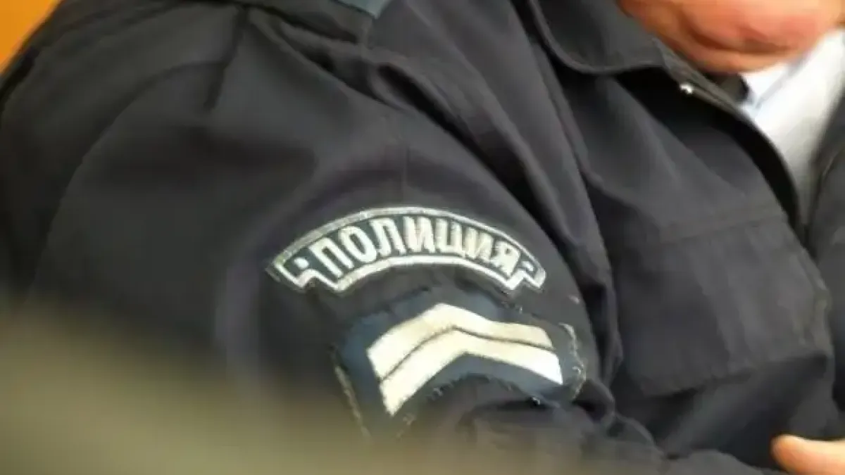 Скандално! Щерка на благоевградски полицай тормози съученици срещу заплащане, хвали се с татко си!