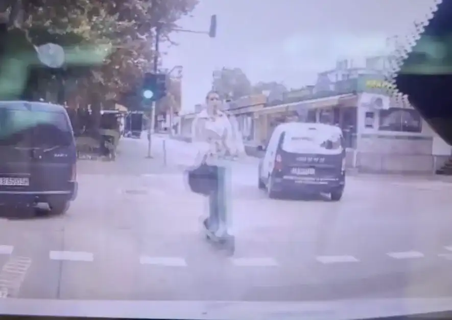 Варненка на тротинетка счупи тъпомера Видео