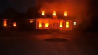 Съпрузи изплашиха всички с украсата на дома им за Хелоуин Видео