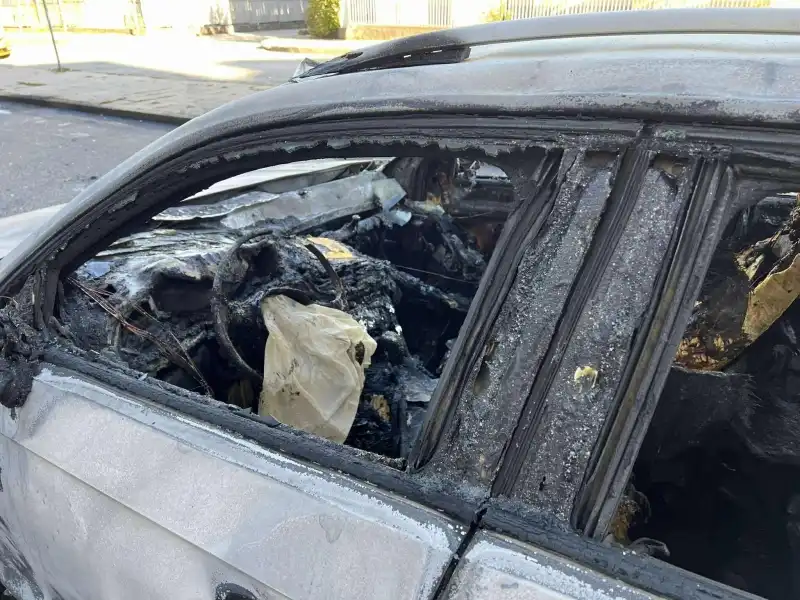 Огнени вендета във Враца! Подпалиха колата на бивш зам.-кмет Снимки