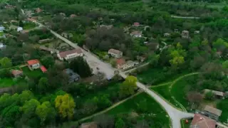 Родно село на сухо от седмица, без транспорт от две години, пътят към него пропада, кметството тече