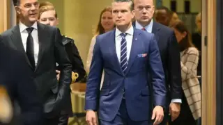 След срещата "Рамщайн": Самолетът на американския министър на отбраната извърши аварийно кацане във...