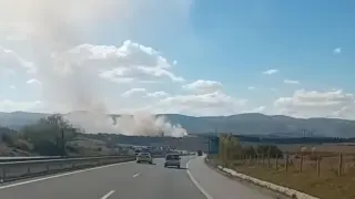 Втори ден борят пожара в завод "Стомана" в Перник