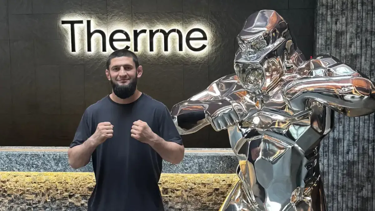 Непобеденият UFC шампион Хамзат Чимаев релаксира в петзвездния Grand Hotel Therme по време на нов филмов проект