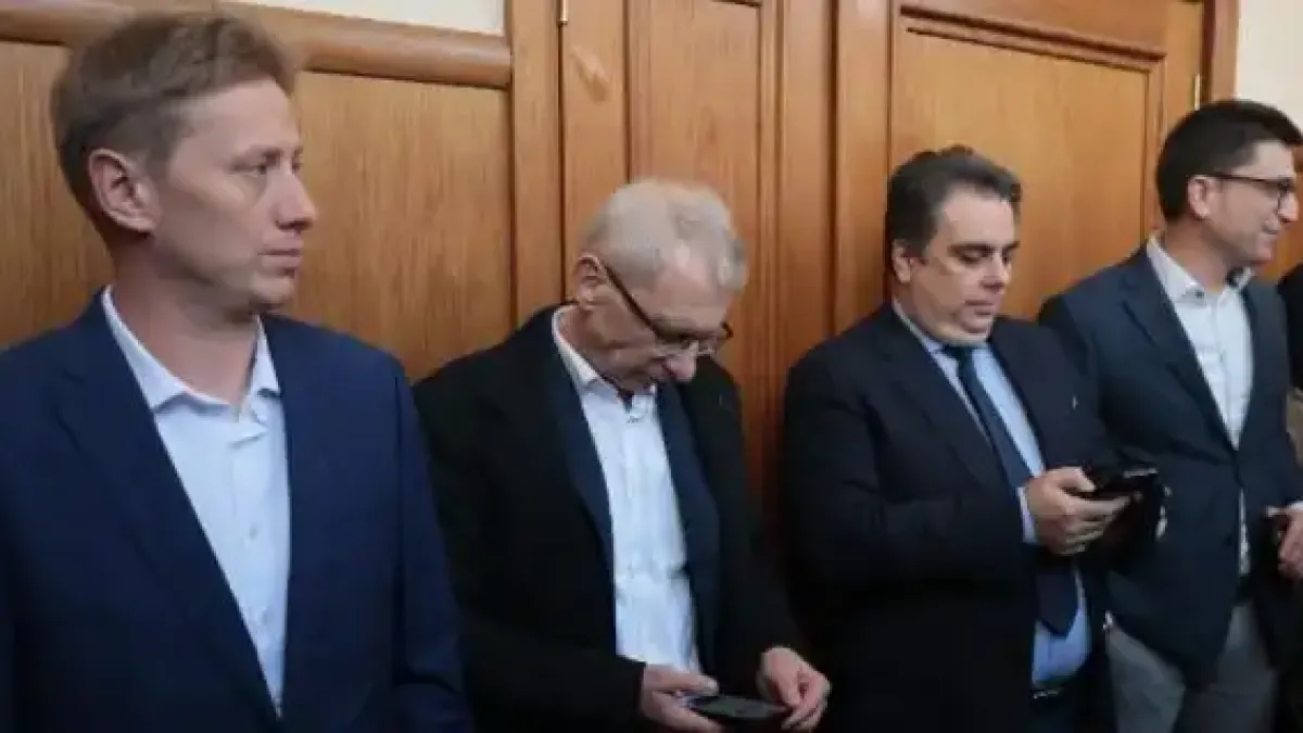 Съдът отказа да разпита Асен Василев за мярката на Коцев, внесоха 2 тома нови доказателства