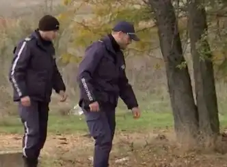 Цяла България говори за тези полицаи от Елхово! Спряха край пътя и... Видео