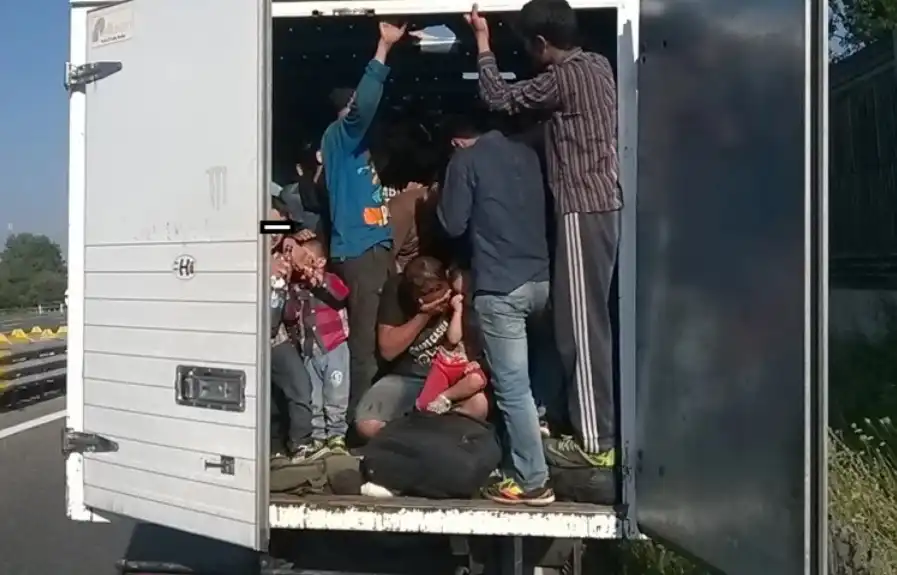 Заловиха край Калафат мигранти, укрити в камион, управляван от българин