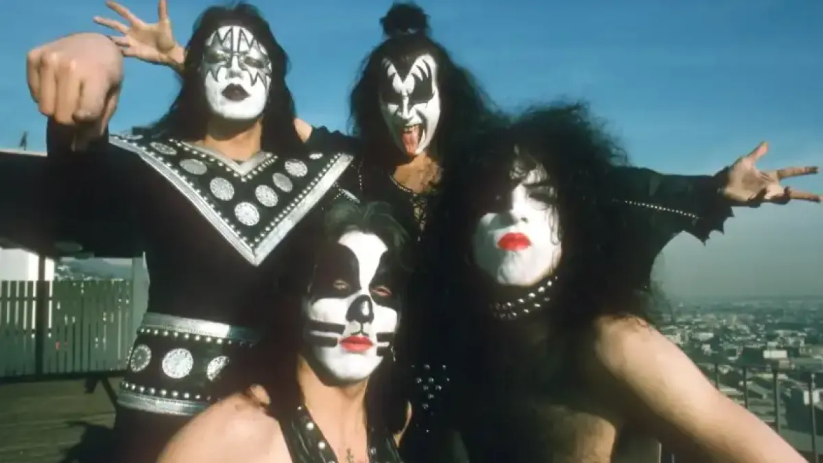 Почина легендарен музикант и съосновател на KISS Видео