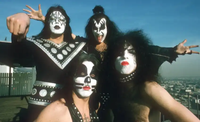 Почина легендарен музикант и съосновател на KISS Видео