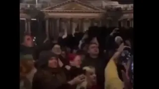Стотици младежи пяха в Санкт Петербург за свалянето на руския президент Видео