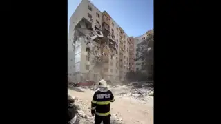 Мощен взрив в жилищен блок в Румъния, има загинали Снимки